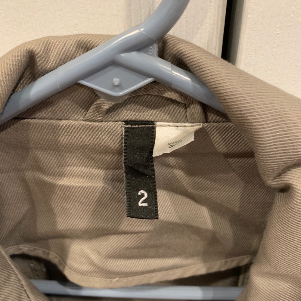 H&M Light Jacket with Button Closure - Picture 4 of 5